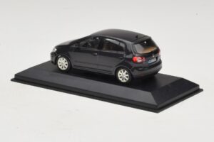 Volkswagen Golf Plus Mk5 Svart Minichamps 1:43 GOLF007 Metall — bild 3 av 5
