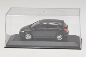 Volkswagen Golf Plus Mk5 Svart Minichamps 1:43 GOLF007 Metall — bild 4 av 5
