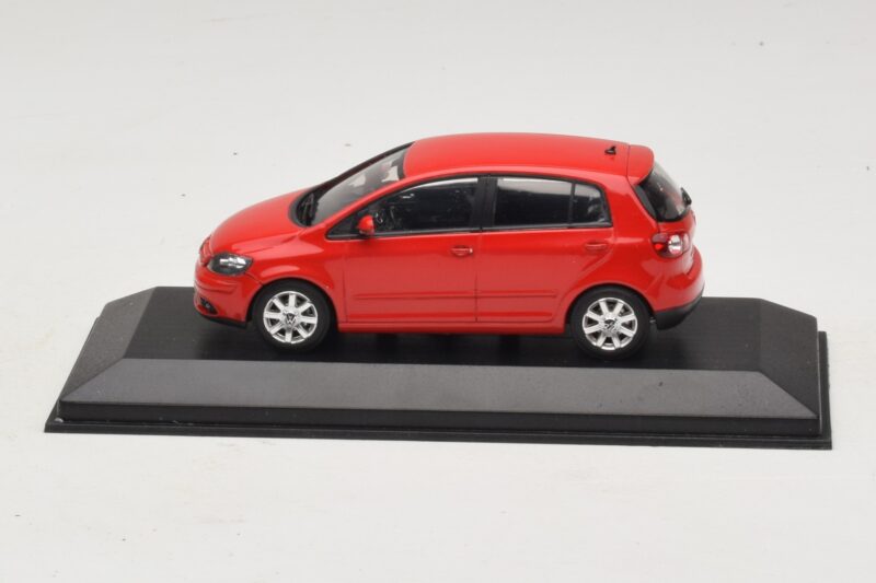 Volkswagen Golf Plus Mk5 Tornado Red Ersättningskartong Minichamps 1:43 821911110-R1 Metall