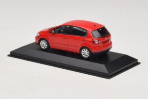Volkswagen Golf Plus Mk5 Tornado Red Ersättningskartong Minichamps 1:43 821911110-R1 Metall — bild 3 av 5
