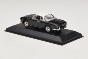 Volkswagen Karmann Ghia Svart med vitt tak Minichamps 1:43 430050224 Metall — bild 3 av 5