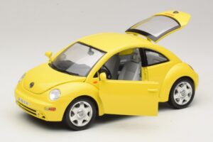 Volkswagen New Beetle A4 Gul Bburago 1:18 3302 Metall — bild 2 av 8