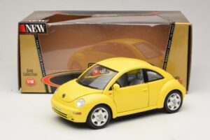 Volkswagen New Beetle A4 Gul Bburago 1:18 3302 Metall — bild 8 av 8