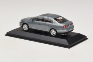 Volkswagen Passat B6 Grå Metallic Minichamps 1:43 PASSAT006 Metall — bild 3 av 5