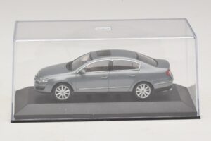 Volkswagen Passat B6 Grå Metallic Minichamps 1:43 PASSAT006 Metall — bild 4 av 5