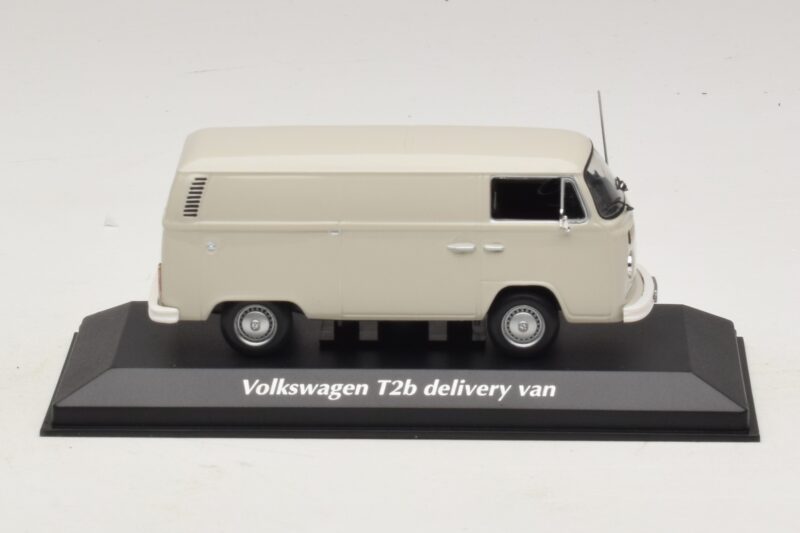 Volkswagen T2b Skåpbil Grå Maxichamps 1:43 940053060 Metall