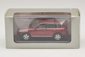 Volkswagen Touareg 7L Röd Minichamps 1:43 TOUAREG003 Metall — bild 5 av 5