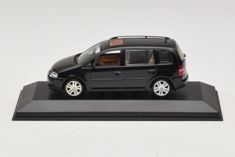 Volkswagen Touran 1T Svart Minichamps 1:43 TOURAN005 Metall