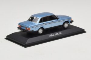 Volvo 240 GL Blue Metallic Maxichamps 1:43 940171400 Metall — bild 2 av 5