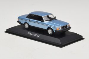 Volvo 240 GL Blue Metallic Maxichamps 1:43 940171400 Metall — bild 3 av 5