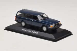 Volvo 240 GL Kombi Mörkblå Maxichamps 1:43 940171412 Metall — bild 3 av 5
