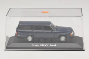 Volvo 240 GL Kombi Mörkblå Maxichamps 1:43 940171412 Metall — bild 4 av 5
