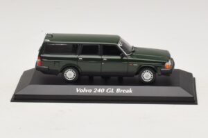 Volvo 240 GL Kombi Mörkgrön Maxichamps 1:43 Volvo 240 GL Kombi Mörkgrön Maxichamps 1:43 940171411 Metall