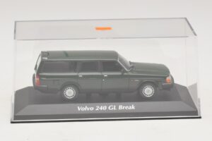 Volvo 240 GL Kombi Mörkgrön Maxichamps 1:43 940171411 Metall — bild 4 av 5