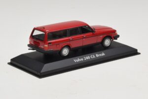 Volvo 240 GL Kombi Röd Maxichamps 1:43 940171410 Metall — bild 2 av 5