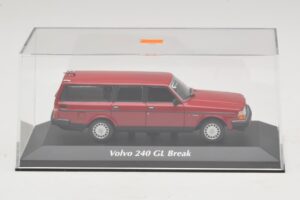 Volvo 240 GL Kombi Röd Maxichamps 1:43 940171410 Metall — bild 5 av 5