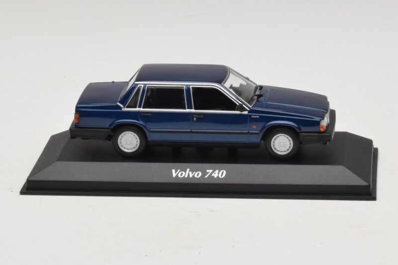 Volvo 740 Dark Blue Metallic Maxichamps 1:43 940171701 Metall