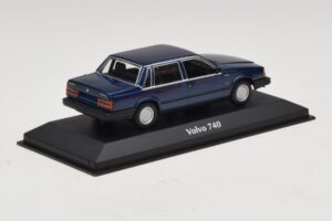 Volvo 740 Dark Blue Metallic Maxichamps 1:43 940171701 Metall — bild 2 av 5