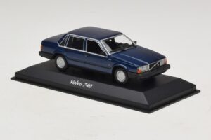 Volvo 740 Dark Blue Metallic Maxichamps 1:43 940171701 Metall — bild 3 av 5