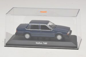 Volvo 740 Dark Blue Metallic Maxichamps 1:43 940171701 Metall — bild 4 av 5