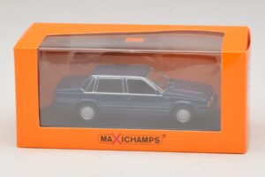 Volvo 740 Dark Blue Metallic Maxichamps 1:43 940171701 Metall — bild 5 av 5