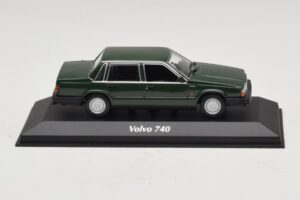 Volvo 740 Mörkgrön Maxichamps 1:43 940171700 Metall