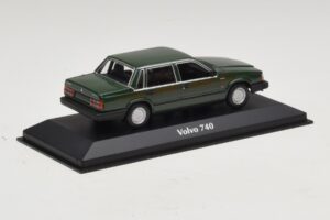 Volvo 740 Mörkgrön Maxichamps 1:43 940171700 Metall — bild 2 av 5
