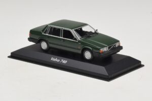 Volvo 740 Mörkgrön Maxichamps 1:43 940171700 Metall — bild 3 av 5