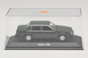 Volvo 740 Mörkgrön Maxichamps 1:43 940171700 Metall — bild 4 av 5